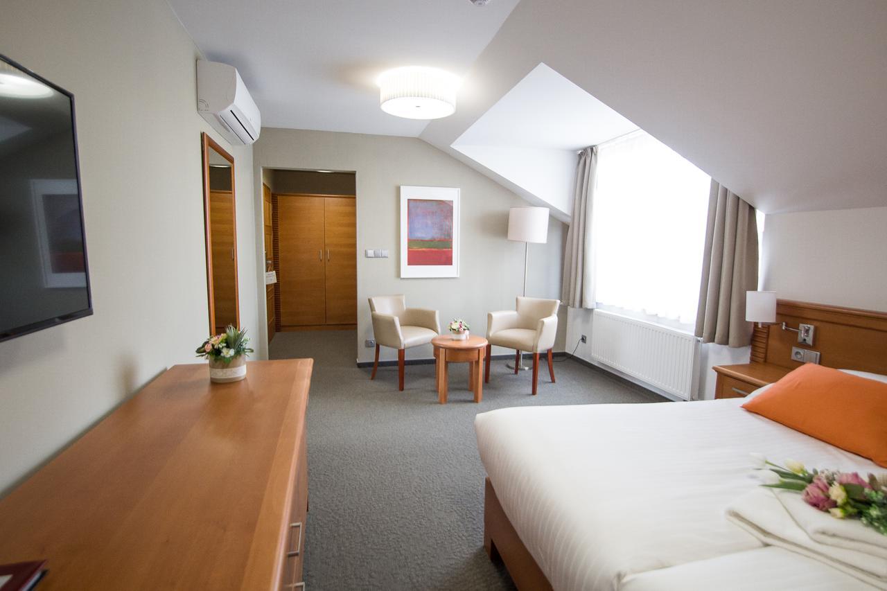 Hotel Pod Vezi Стражніце Екстер'єр фото